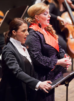 Left to right Geraldine Chauvet (Adriano), Elisabete Matos (Irene).