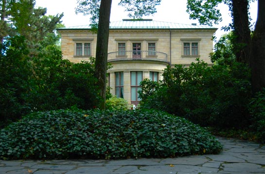 Wahnfried WAgner's grave