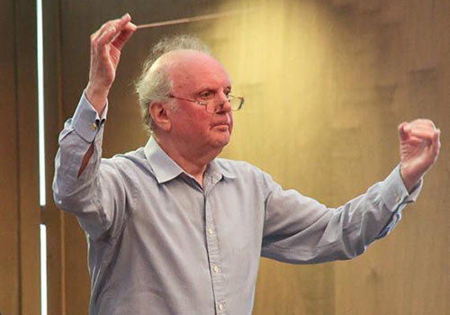 Marek Janowski rehearsing at the Bayreuth Festival