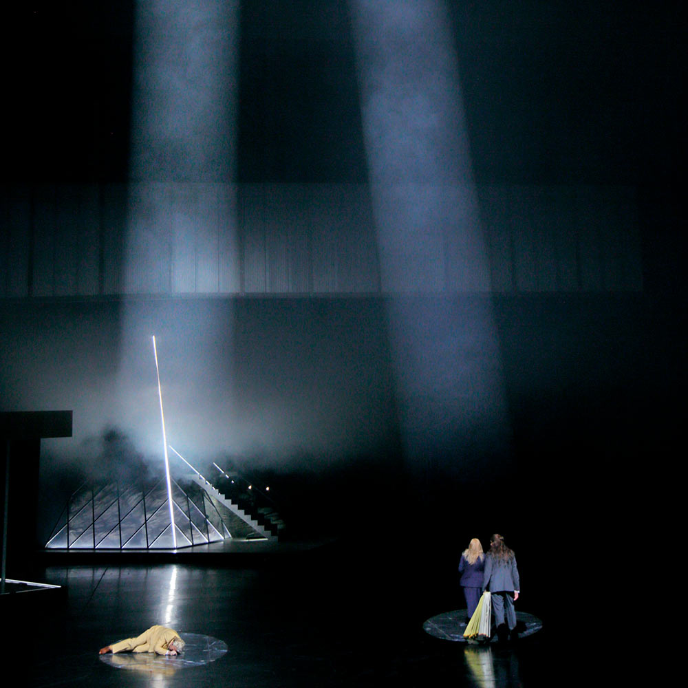 Wotan, Brünnhilde and Grane in Valentin Schwarz's production of Die Walküre